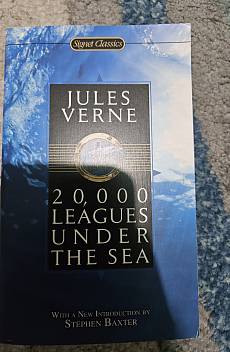 Книга 20000 leagues under the sea