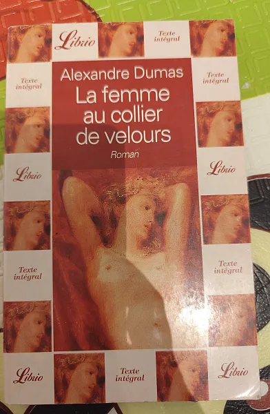La femme au collier de velours