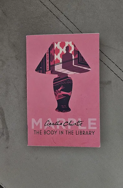 Книга The body in the library