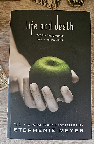 25 € Life and death twilight reimagined