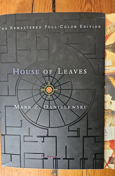 Книга House of Leaves