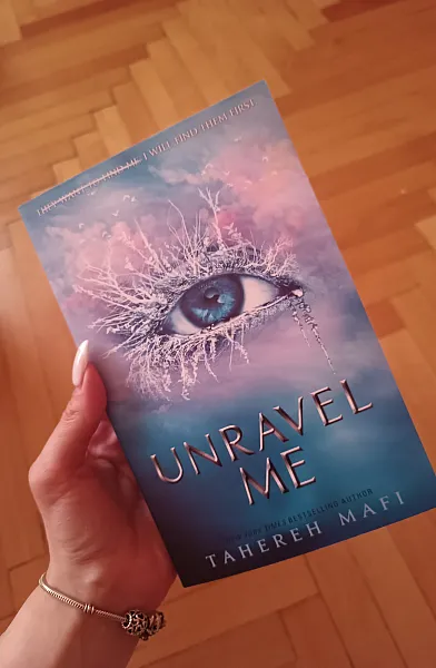 Книга Unravel me