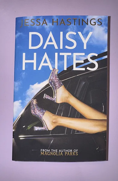 Книга Daisy Haires