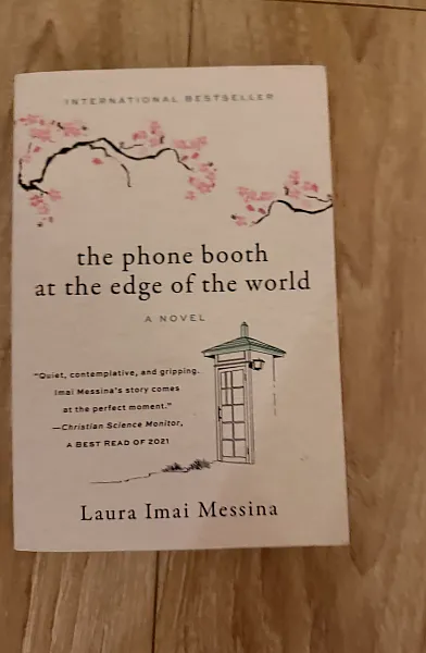 Книга the phone booth at the edge of the world