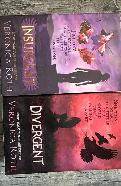 Книга Divergent & Insurgent